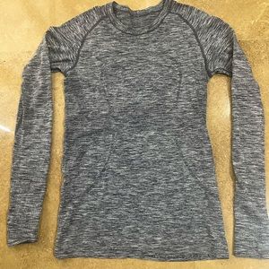 Lululemon Swiftly Tech Long sleeve Crew- navy/white size 8